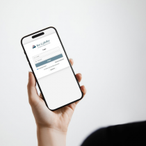 Smartphone mit Login zum digitalen Kundenportal von Filor & Pfeffer