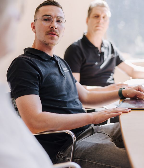 Filor & Pfeffer Mitarbeiter bei einer Besprechung zur digitalen Immobilienverwaltung