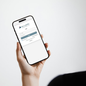 Smartphone mit Login zum digitalen Kundenportal von Filor & Pfeffer